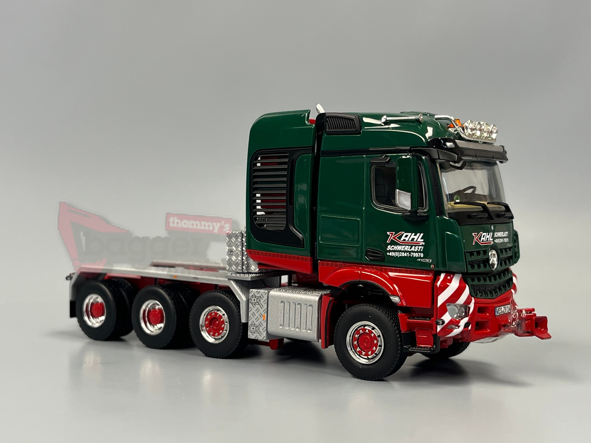 02-3862 - WSI - Mercedes-Benz Arocs 8x6 4achs Schwerlast-Zugmaschine mit Pritsche - Kahl
